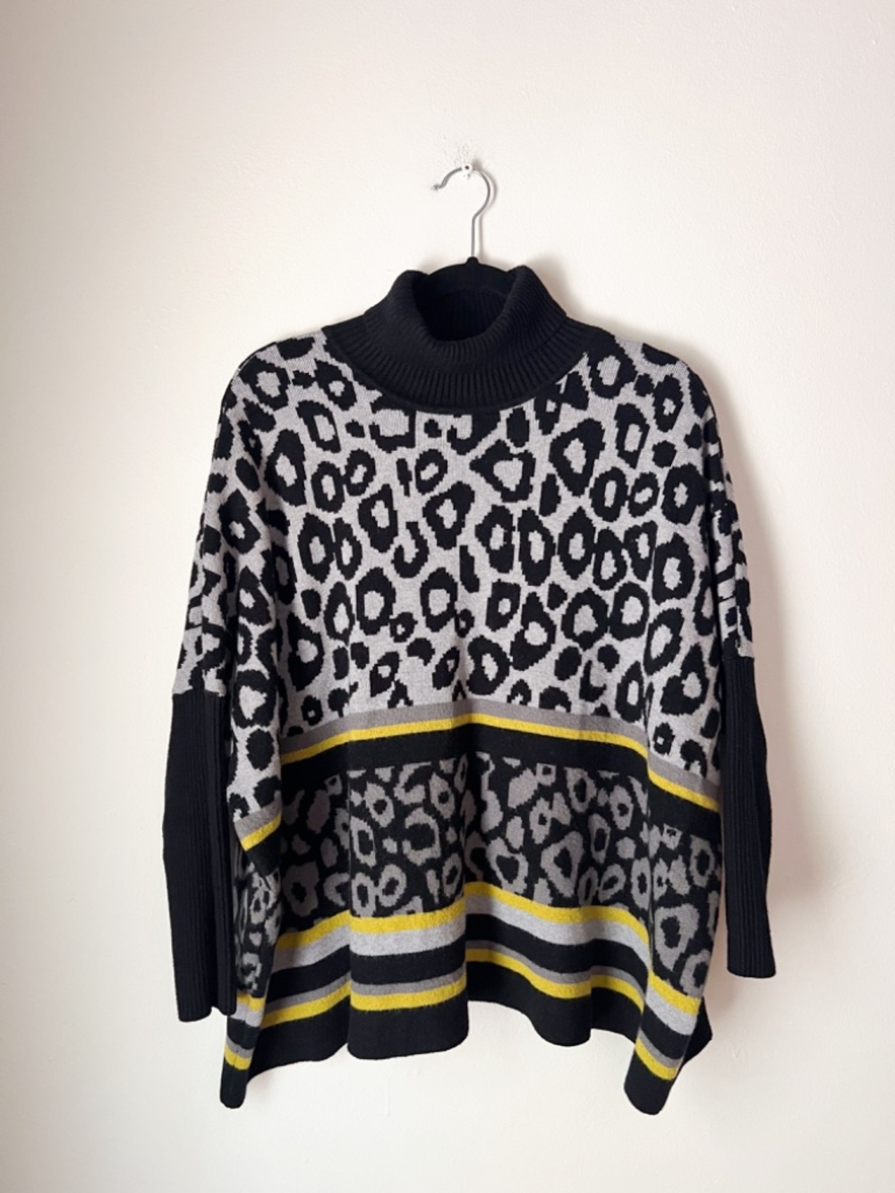 Joseph A Leopard Print Turtleneck Sweater | Gray Black Yellow Colorblock Knit